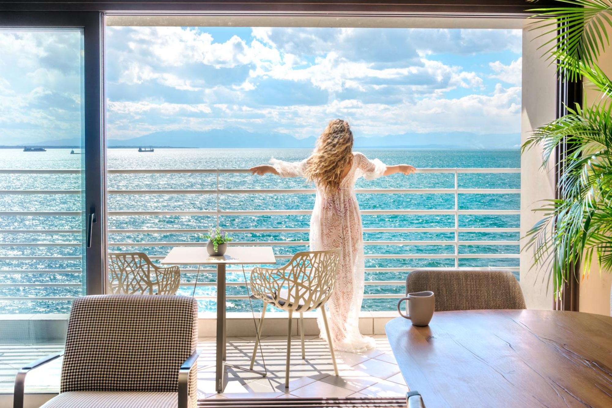 Iconic Salonica Suite Seafront Bagian luar foto